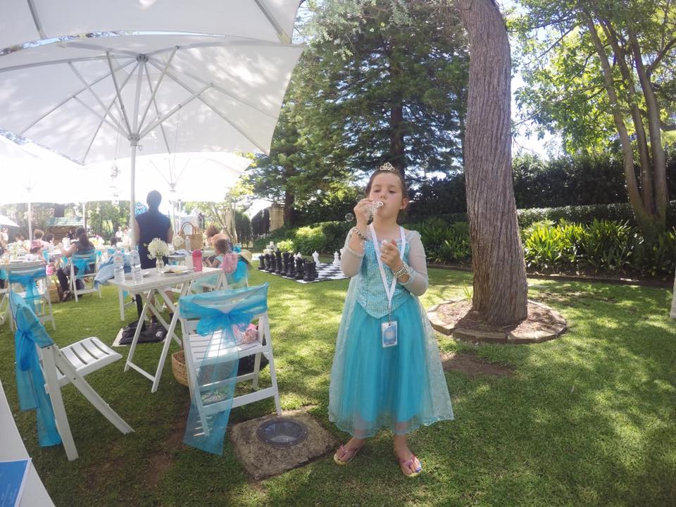 Disney Frozen Summer Garden Party : A Date with Elsa and Anna