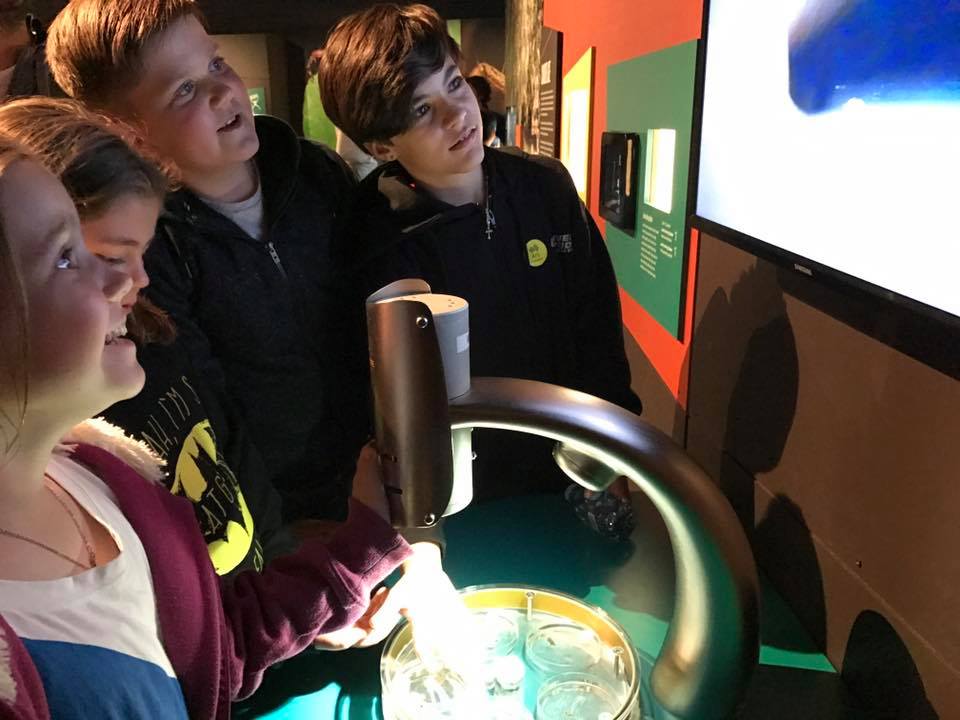 Questacon : Exploring The National Science and Technology Centre with Kids