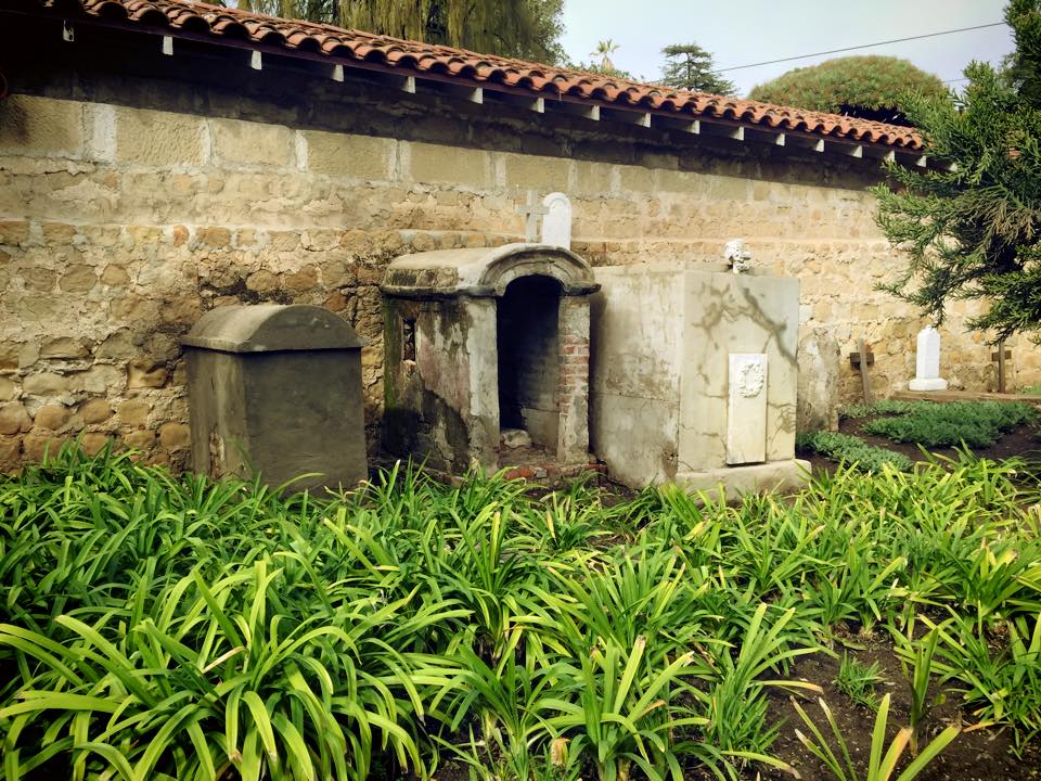 Old Santa Barbara Mission : Discovering California's Spanish Roots