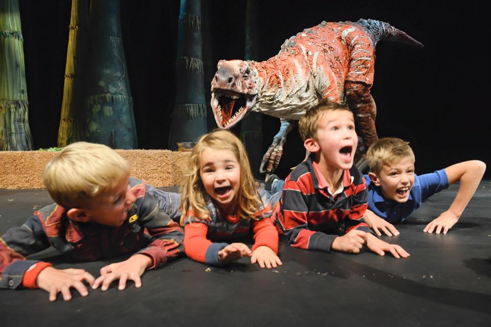 DINOSAUR ZOO : A Visit to the Sydney Opera House with Kids