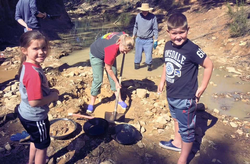 Gold Panning : A Trip to Hill End for a Little Prospecting