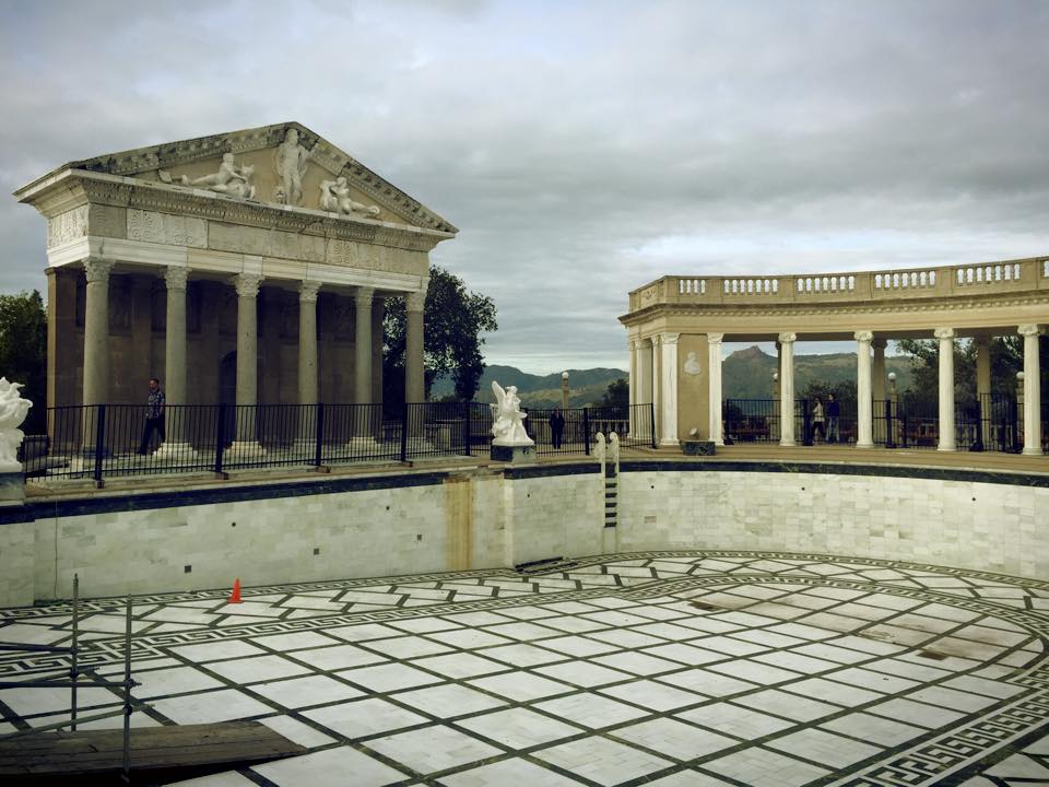 Hearst Castle : Exploring a Historic Monument with Kids