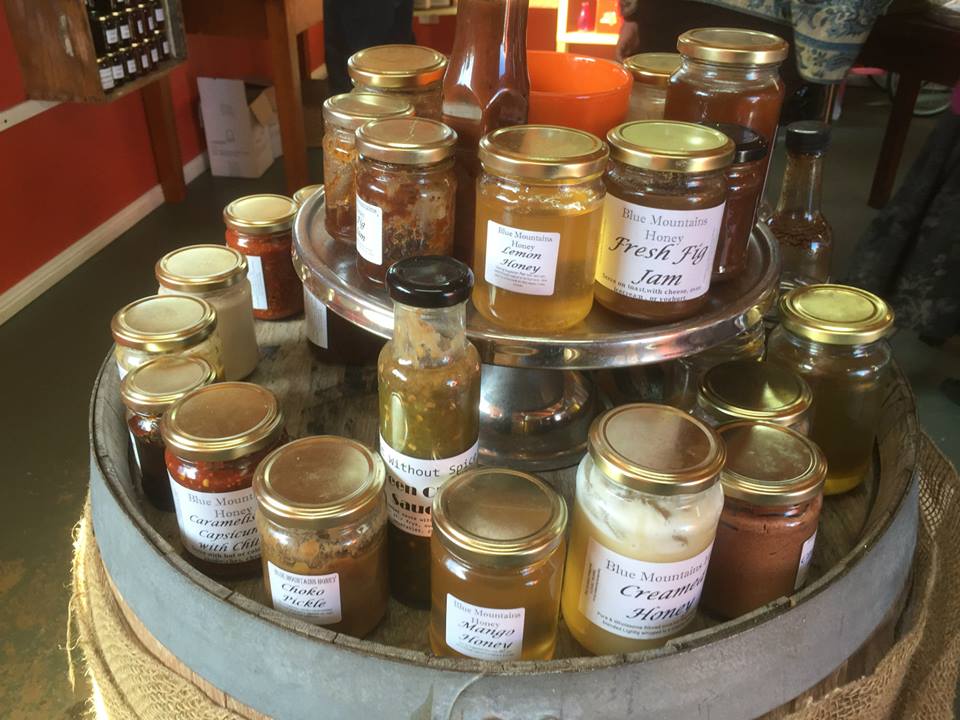 Blue Mountains Honey : A Visit to the Honey Shed
