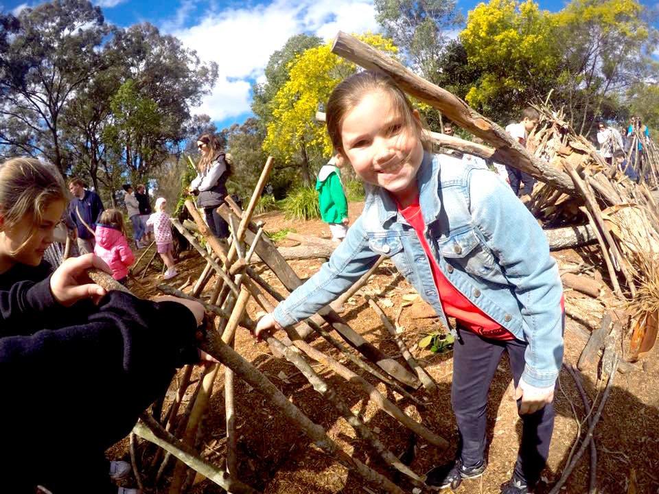 Bush Shelter : How To Build a Survival Hut From Scratch