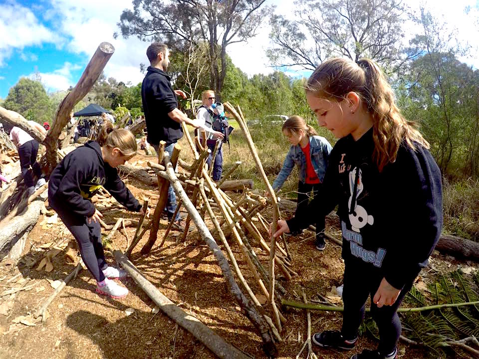 Bush Shelter : How To Build a Survival Hut From Scratch