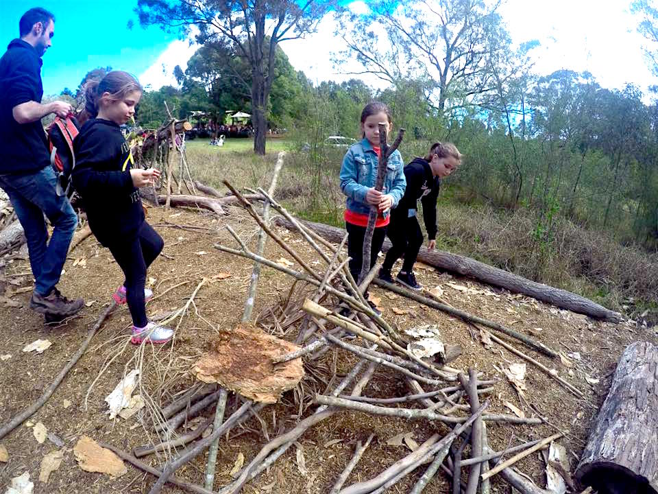 Bush Shelter : How To Build a Survival Hut From Scratch