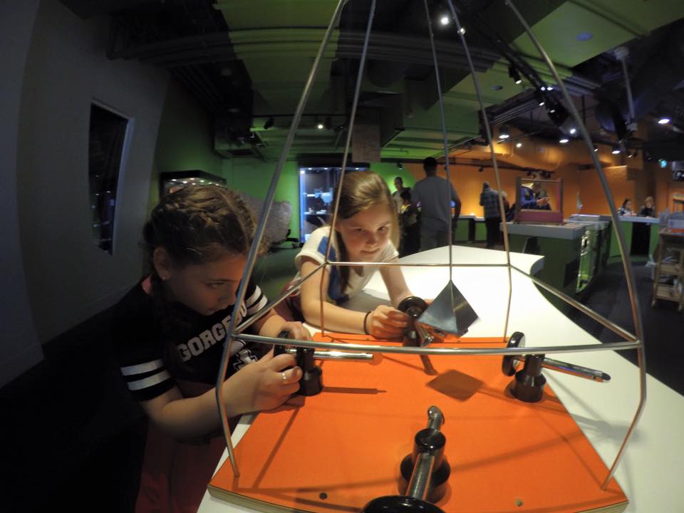 Questacon : Exploring The National Science and Technology Centre with Kids