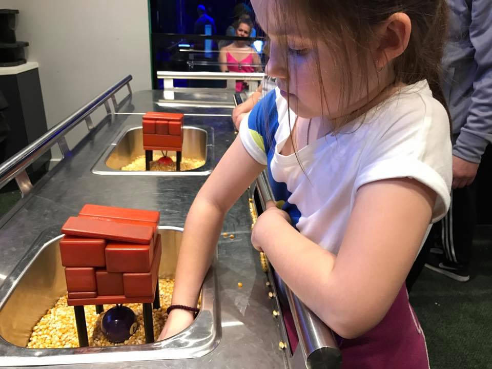 Questacon : Exploring The National Science and Technology Centre with Kids