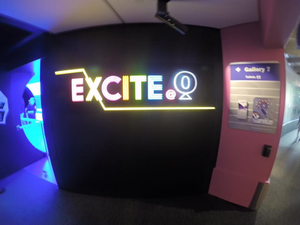 Questacon : Exploring The National Science and Technology Centre with Kids