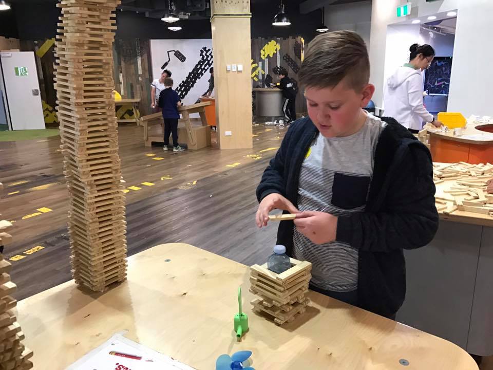 Questacon : Exploring The National Science and Technology Centre with Kids