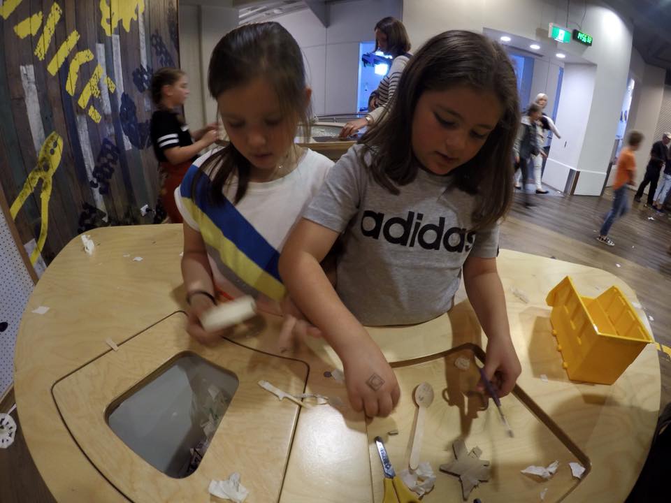 Questacon : Exploring The National Science and Technology Centre with Kids