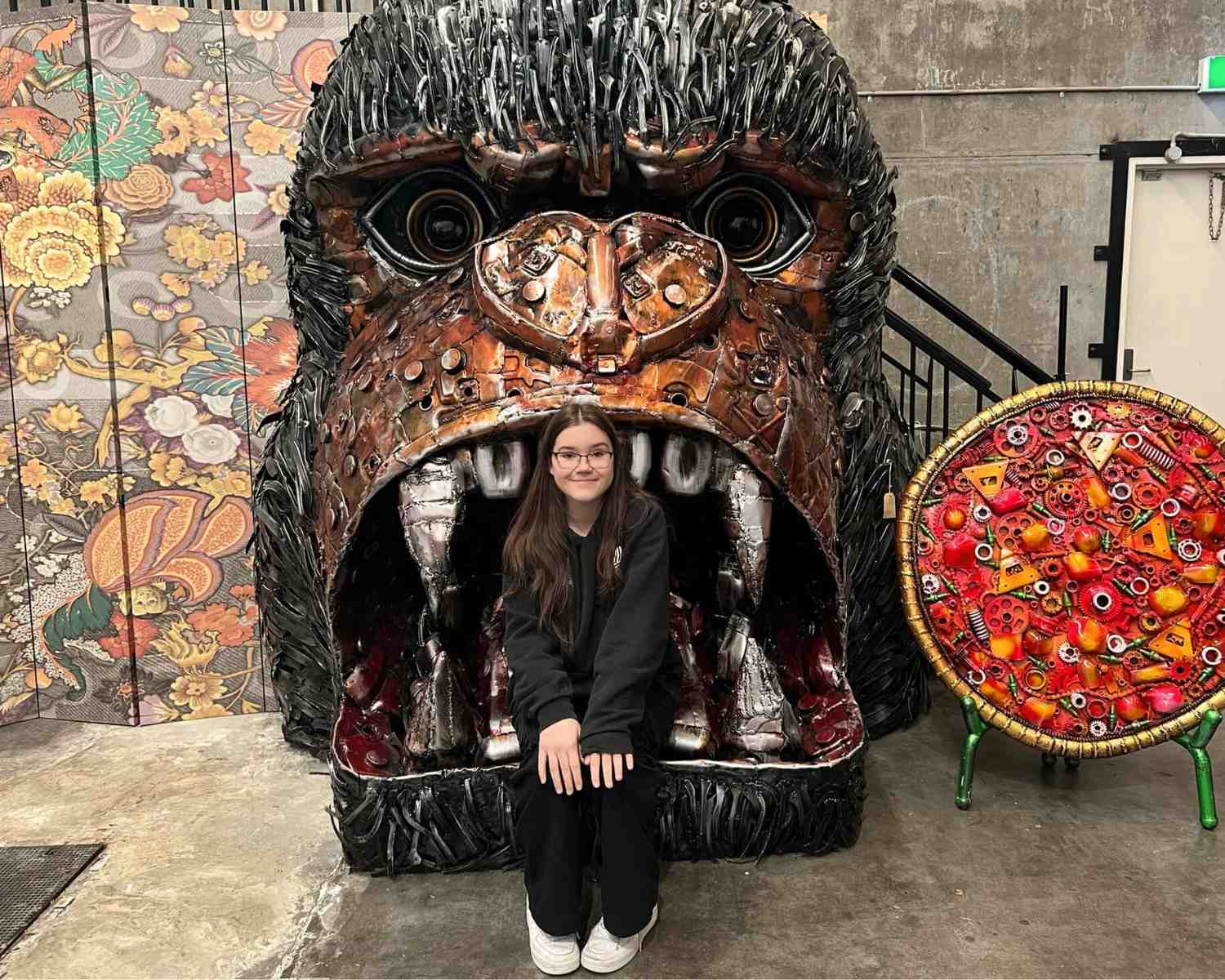 Giant gorilla Met Art Gallery